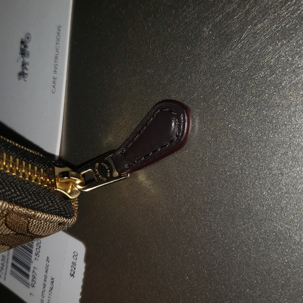 Coach Signature Longwallet NWT - Picture 4 of 8